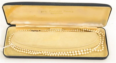 Lot 323 - A two row cultured pearl necklace