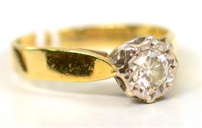 Lot 329 - An 18ct gold diamond solitaire ring