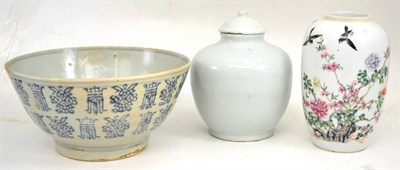 Lot 362 - Chinese vase, jar and cover, and a bowl (3)