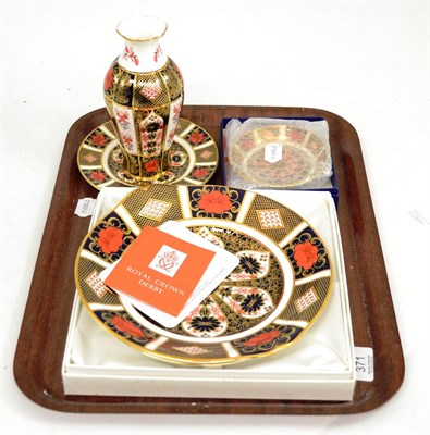 Lot 371 - Royal Crown Derby Christmas plate 1993 (boxed with certificate), Royal Crown Derby Imari...