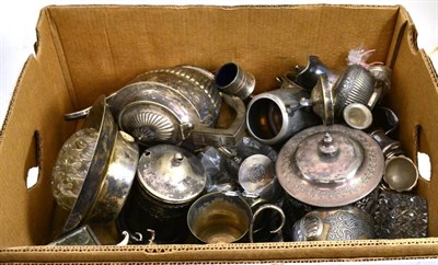 Lot 452 - A collection of English and Continental silver plate including an assortment of hollow ware