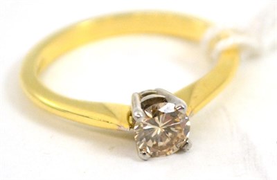 Lot 533 - An 18ct gold diamond solitaire ring