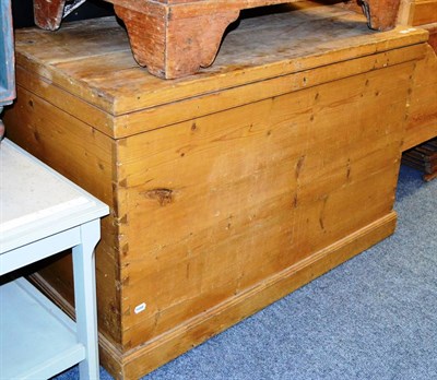 Lot 1047 - Large pine blanket chest