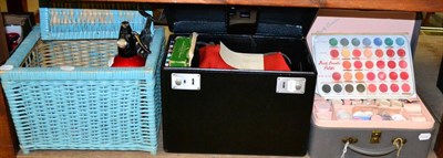 Lot 1148 - Beauty Councilor makeup case, Singer sewing machine etc