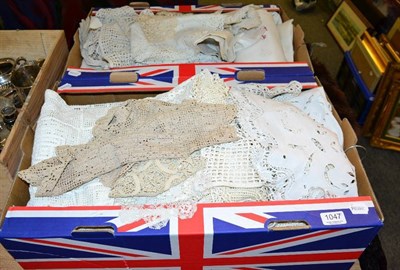 Lot 1047 - A quantity of linen, lace, crotchet work and other textiles, in two boxes; together with a...