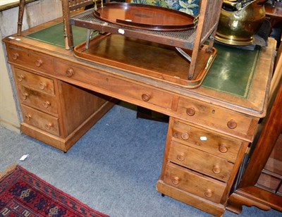 Lot 1075 - A 20th century leather inset oak partners desk