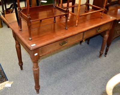 Lot 1081 - A mahogany drop-leaf table