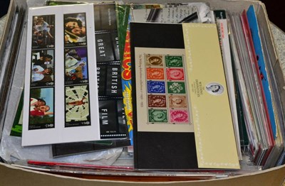 Lot 595 - Great Britain. A 1970 to 2014 collection of commemorative Presentation packs. Plus a few Regional's