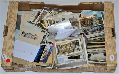 Lot 622 - A Mix of vintage to modern postcards in three boxes. Includes some theatre programmes and misc