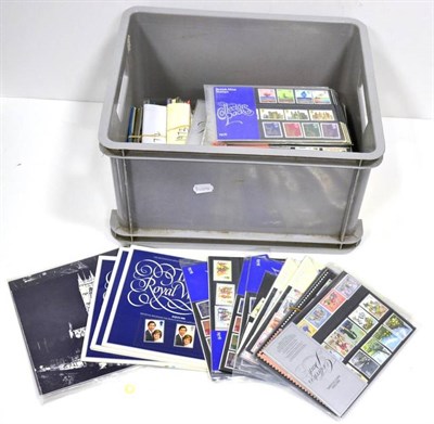 Lot 426 - Great Britain. A collection of Presentation packs 1969 to 1979 with duplication. An accumulation of