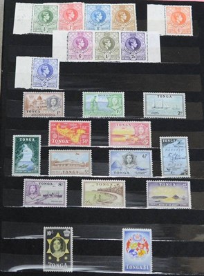 Lot 80 - Aden 1939 to 1948 Pictorials, mint; Aden States - Qu'aiti State in Hadhramaut 1942 to 1946 sets...