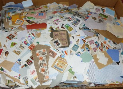 Lot 3 - Thousands of All World on paper in large carton