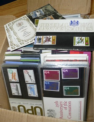 Lot 282 - Great Britain. A collection of Presentation packs, mainly from late 1960's and early 1970's....