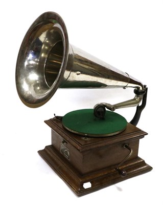 Lot 2124 - Victor Talking Machine Co. Gramophone type V10 II no.3428A with tin horn, HMV sound box and winding