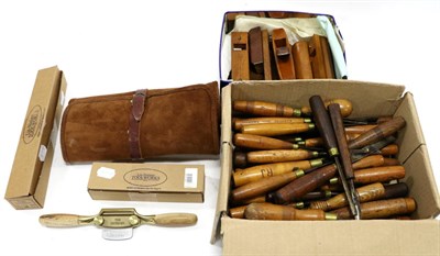 Lot 2233 - Woodworking Tools including a five Lie-Nielsen chisels in leather case; Lie-Nielsen Boggs...