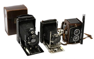 Lot 2299 - Rolleicord II Camera no. 970430 with Carl Zeiss Jena Triotar f3.5 75mm lens (in leather case...