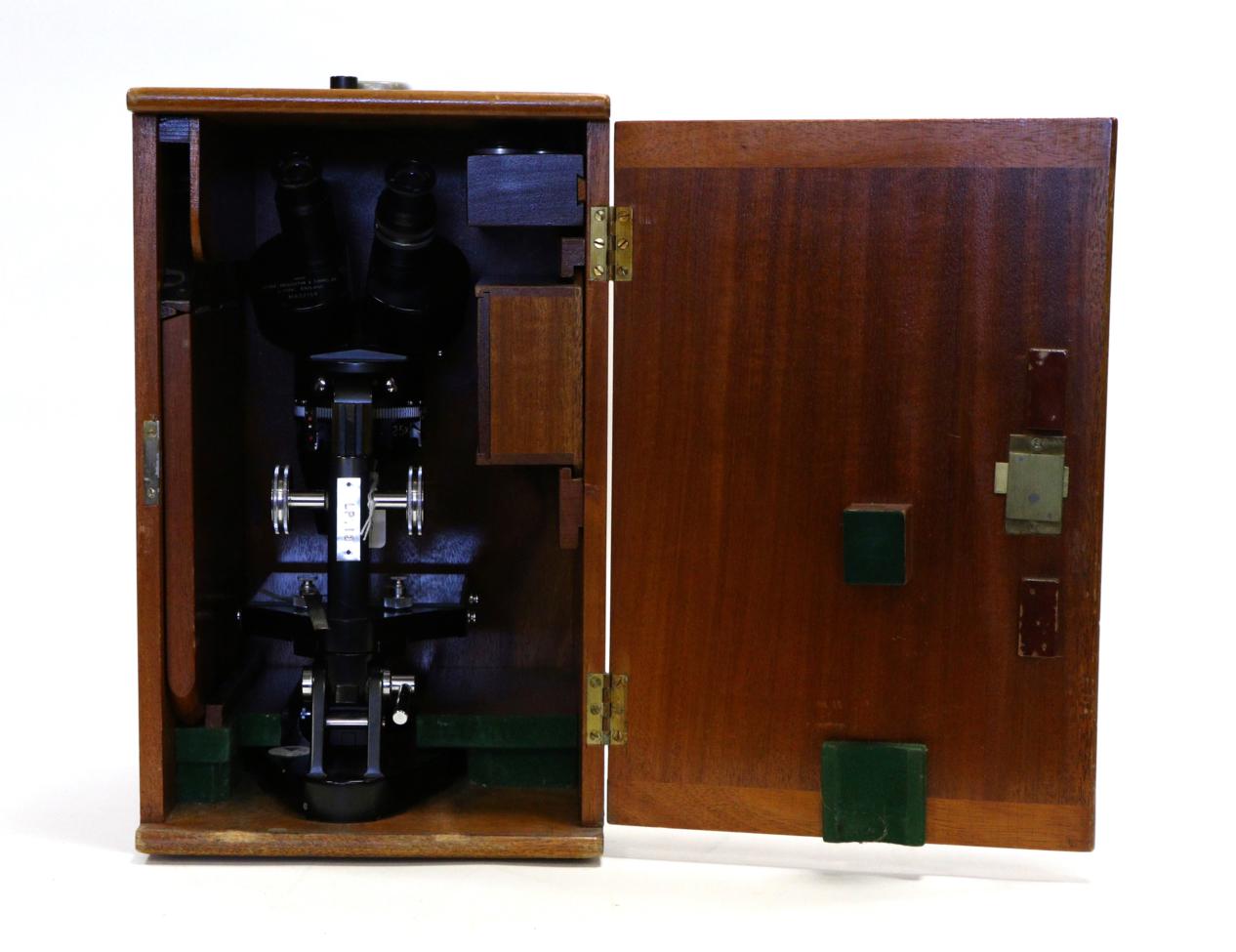 Lot 5156 - Cooke, Troughton &amp; Simms Stereo Dissection Microscope LP13, no.M602164, with three lens turret