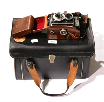 Lot 163 - Rolleicord Va Camera no.1940043 with Schneider-Kreuznach Xenar f3.5, 75mm lens, in leather case...