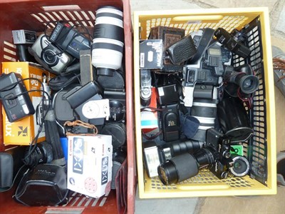 Lot 182 - Various Cameras including Minolta SR505 with Vivitar 80-200mm, Canonvision EX1, Zorki 4K,...