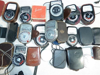 Lot 195 - Various Light Meters including examples by Zeiss, Weston, Leningrad and others (18)