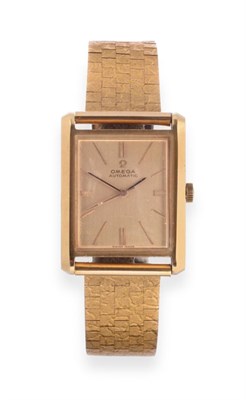 Lot 87 - An 18ct Gold Automatic Centre Seconds Wristwatch, signed Omega, 1966, (calibre 671) lever...
