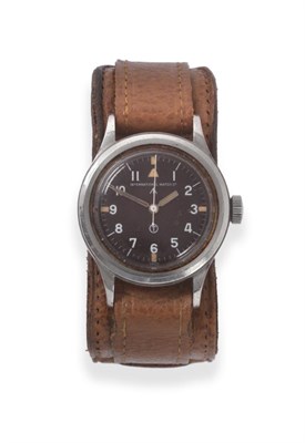 Lot 110 - A Rare Military Pilot's Stainless Steel Centre Seconds Wristwatch, signed International Watch...