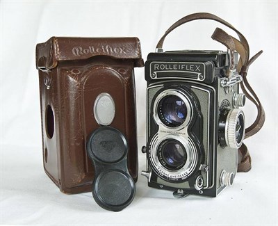 Lot 193 - A Franke & Heidecke Grey Rolleiflex T TLR Camera, serial number T2138618, with Tessar f3.5/75mm...