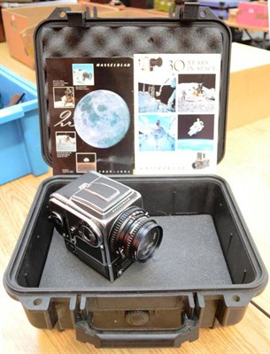 Lot 210 - Hasselblad 500EL/M ";Luna"; Special Edition Complete no.90, black casing with Moon logo, film...