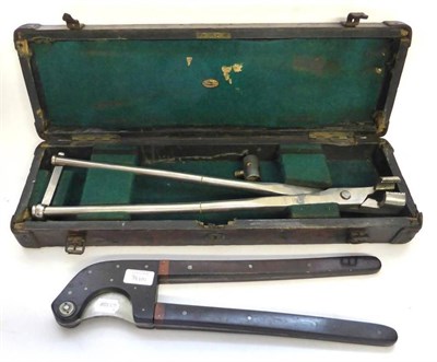 Lot 1033 - Veterinary Instruments (19th Century) large (horse) tooth extractors in stainless steel with...