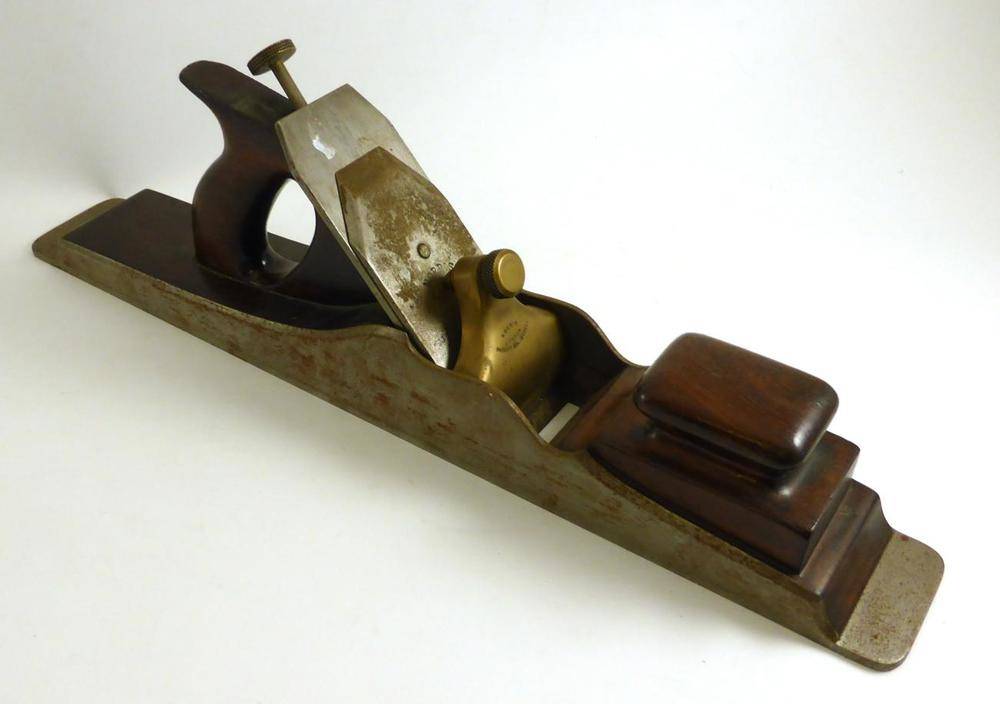 Lot 1043 - A Norris 20 1/2 Inch Dovetailed Steel Adjustable Panel Plane, with rosewood infill and handle,...