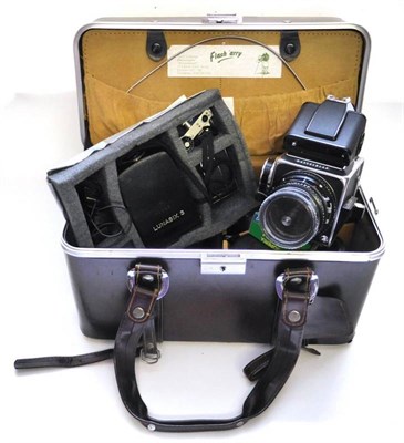 Lot 1158 - Hasselblad 500C/M Camera black, no.147207 with Carl Zeiss Planar f2.8, 80mm lens no.5517365,...