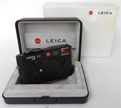 Lot 1173 - Leica M6 TTL O.72 Camera Body, with black chrome finish, serial no. 2756621, with instructions...