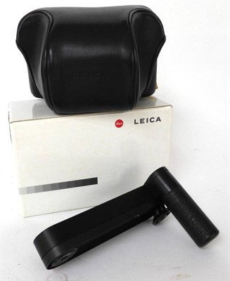 Lot 1174 - Leica Motor 'M' No.14 408, for use with M7, M6TTL, M6, M4-P and M42, serial no. 3317 with box,...