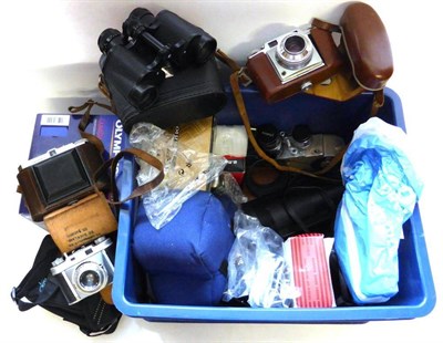 Lot 1223 - Various Cameras Olympus OM30, Pentax S1, an Agfa Super Silette, Hunter 35, Dacora 1, G B Bell...