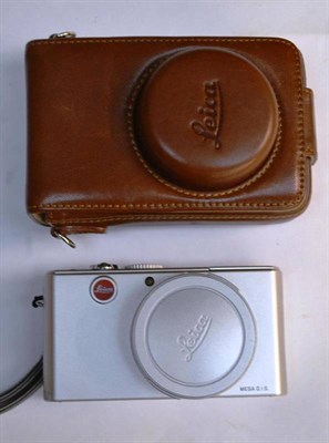 Lot 1150 - A Leica D-Lux 3 Compact Digital Camera, serial number 3251246, with brushed chrome finish,...