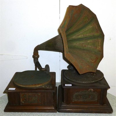 Lot 1211 - An Oak Cased Table Top Horn Gramophone, the body set with a cast and pierced panel of maidens, with