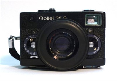 Lot 1251 - A Rollei 35S 35mm Rangefinder Camera, with black body, Sonnar f2.8/40mm lens, made in Singapore, in