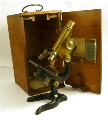 Lot 1047 - A Lacquered Brass and Black Enamelled Monocular Compound Microscope by E.Leitz, Wetzlar, No.139667