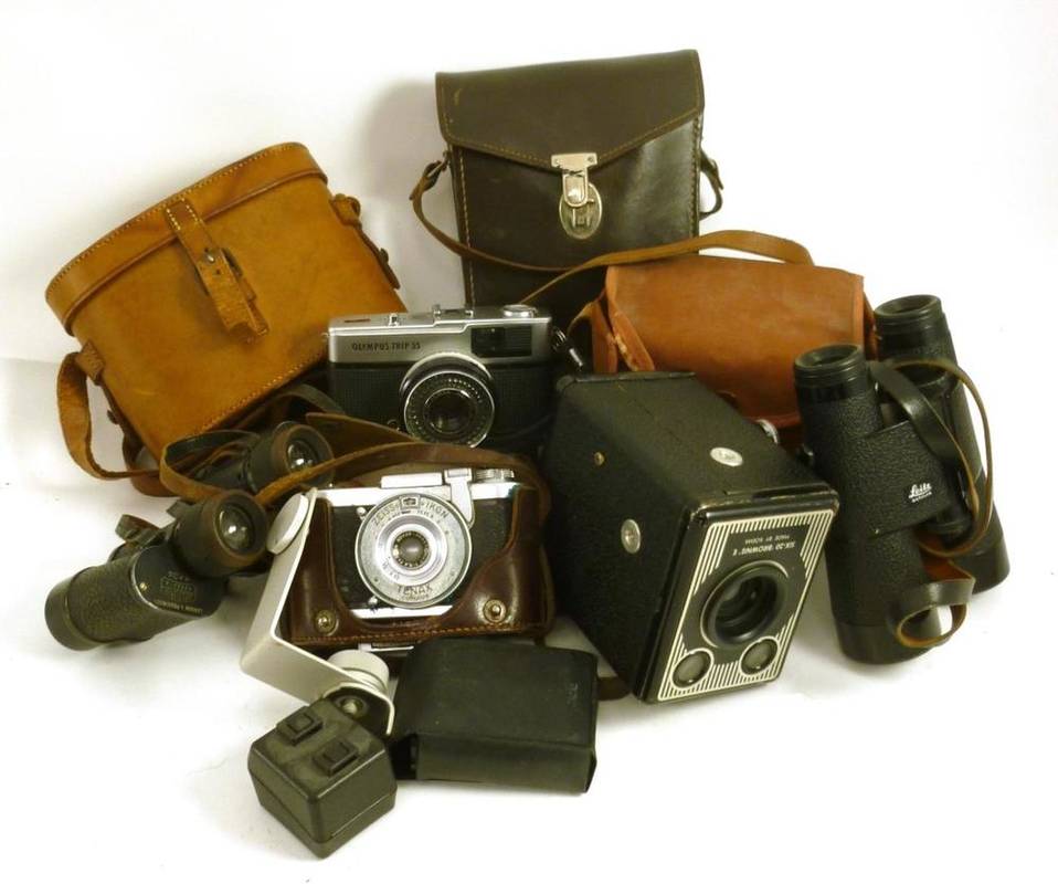 Lot 1051 - Two Cased Pairs of Binoculars - Leitz Trinovid 10x40 122m/1000m and Zeiss Delturis 8x24; Three...