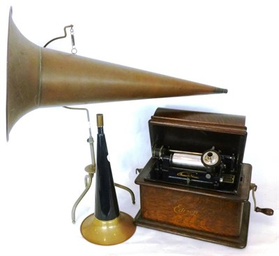 Lot 1205 - An Oak Cased Edison Standard Combination Phonograph, serial number S382390, with domed lid, winding