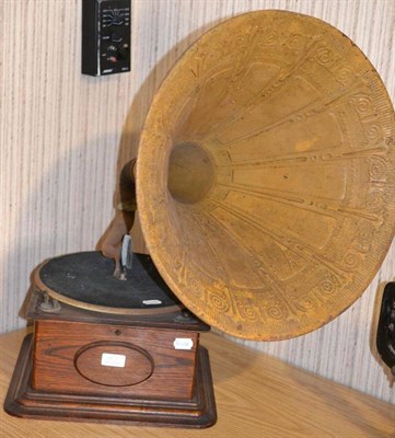 Lot 1167 - An Oak Cased Horn Gramophone, with 'Concert' soundbox, felt covered turntable, pressed tin...