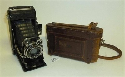 Lot 1186 - A Zeiss Ikon 'Suoer Ikonta D (530/15) Folding Rollfilm Camera, with black leather covered body,...