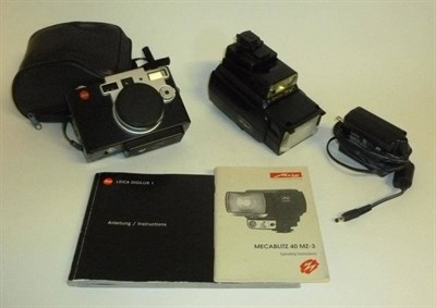 Lot 1203 - A Leica Digilux 1 Camera, with black and silver plastic body, Vario-Summicron 1:2.0-2.5/7-21...