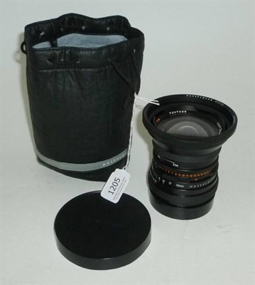 Lot 1205 - A Hasselblad Carl Zeiss Distagon T f4/40mm Lens No.7207098, black bayonet fit lens, with lens...