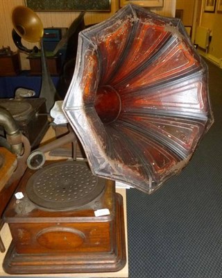 Lot 1177 - An Oak Cased Horn Gramophone, with pierced turntable, concert sound box, multi-coloured pressed tin