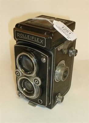 Lot 1251 - A Rolleiflex Automat TLR Camera No.1149393, in black, with Xenar f3.5/75mm lens