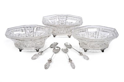 Lot 436 - A Set of Three George V Silver Mounted Salad Bowls, Edward Barnard & Sons Ltd, London 1914, the...