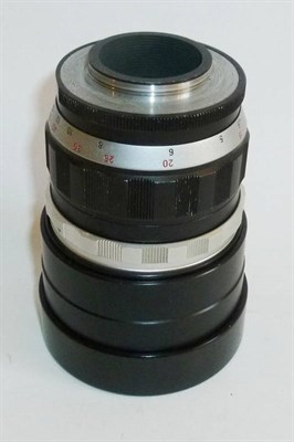 Lot 1231 - A Leica Telyt 200mm f/4 Lens No.1899667, black and chrome lens with lens cover