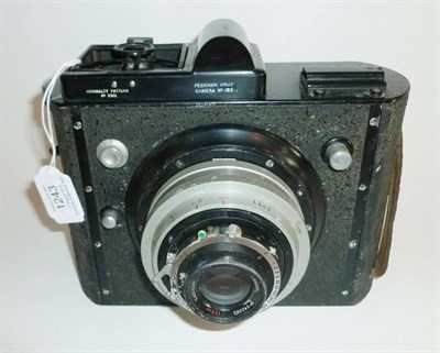 Lot 1243 - A Peckham Wray Admiralty Pattern Plate Camera No.185, with black crinkle enamel covered metal body