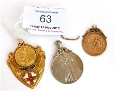 Lot 63 - A 15ct Gold and Enamel York Football Club Fob Medallion, inscribed 'Presented to T. Greesitt...